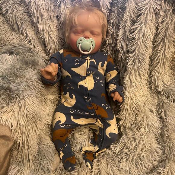 Reborn Caucasian Sleeping Blonde Baby Boy Doll and Accessories (NWT) - Picture 6 of 12